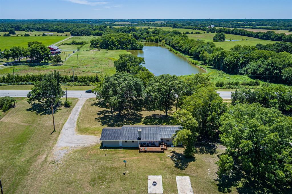 9778 Highway 11 Whitewright, TX 75491 - Photo 6 of 37 a view of a garden with houses