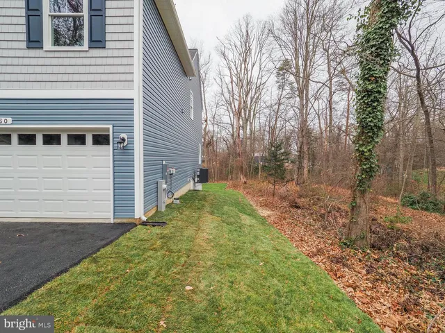 a view of a backyard with small cabin