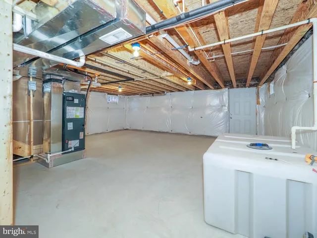 a view of a livingroom with furniture and a ceiling fan