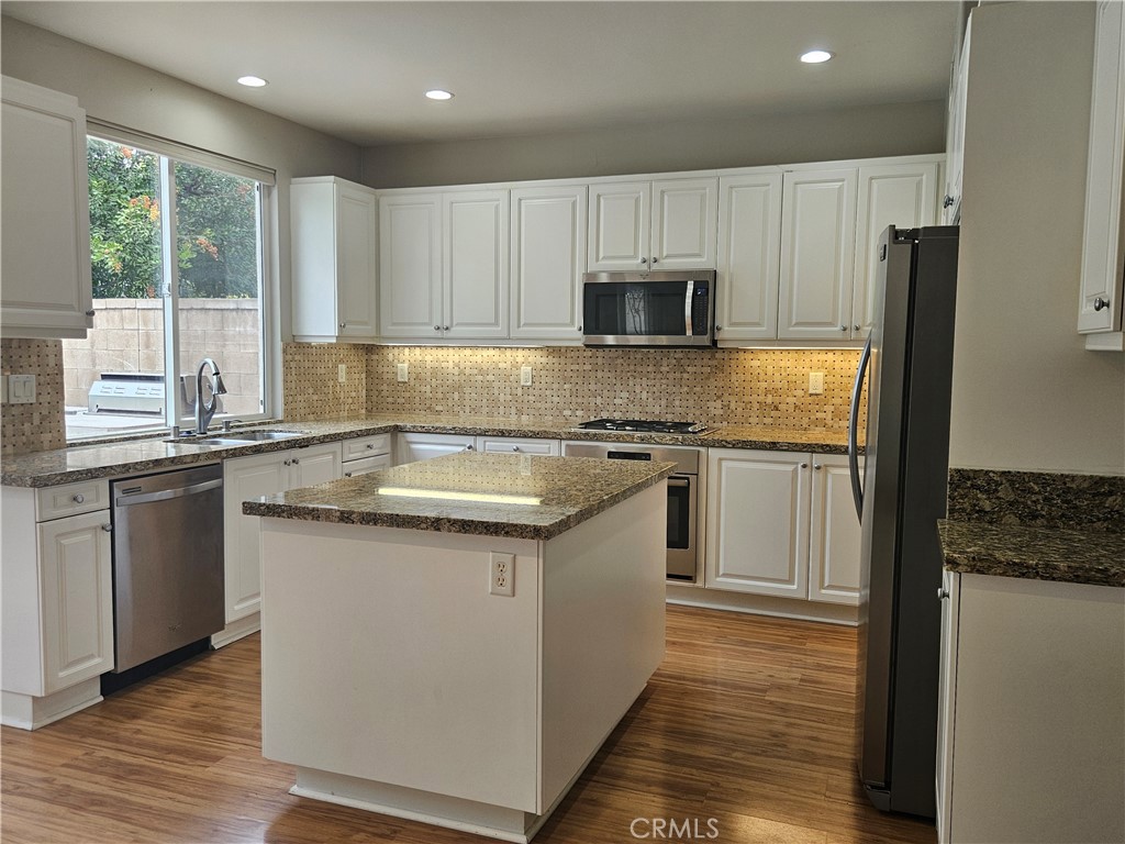 21 Solstice Irvine, CA 92602 - Photo 4 of 17