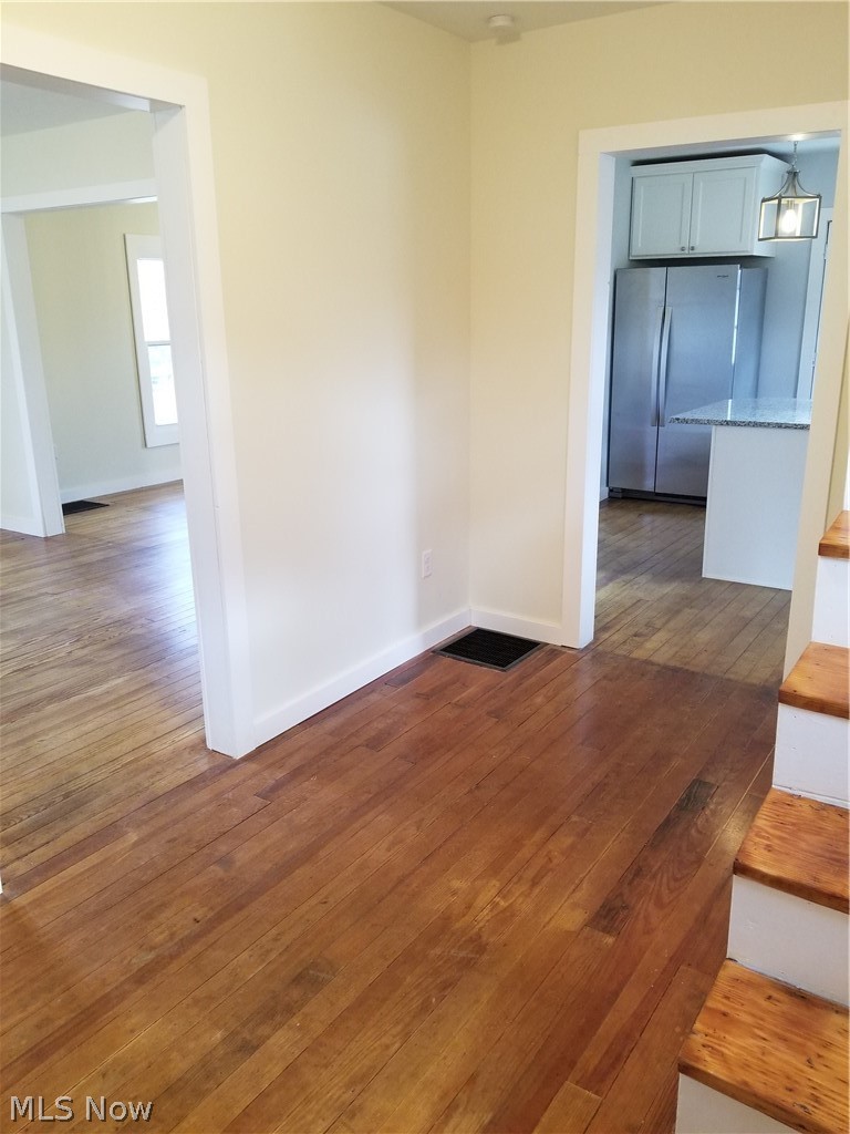4595 South Hametown Road Barberton, OH 44203 - Photo 2 of 27 Foyer