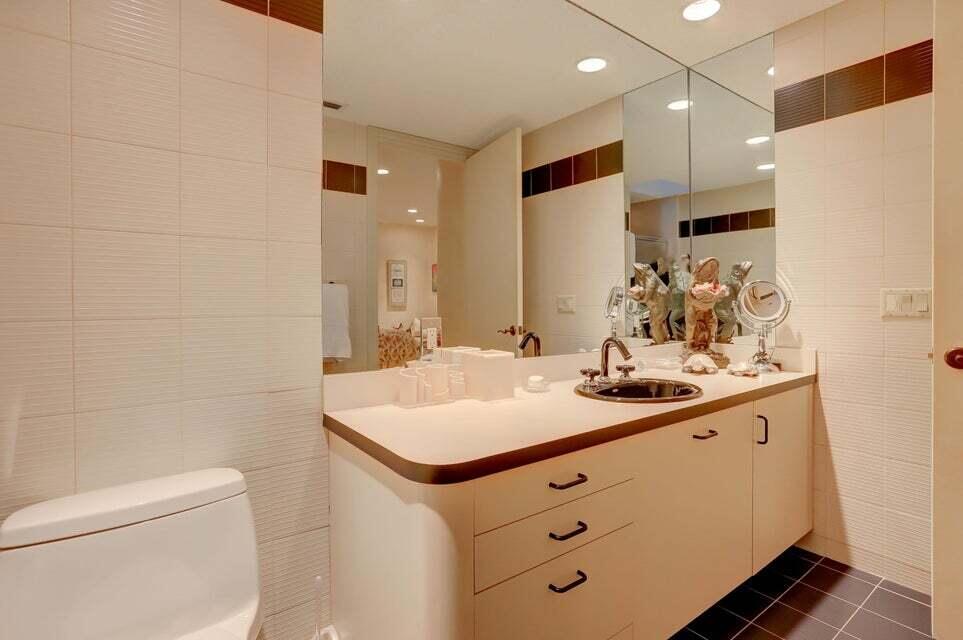 7536 Rexford Road Boca Raton, FL 33434 - Photo 17 of 39 guest bth