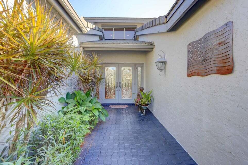 7536 Rexford Road Boca Raton, FL 33434 - Photo 24 of 39 ft door