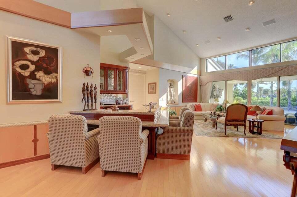 7536 Rexford Road Boca Raton, FL 33434 - Photo 3 of 39 bar