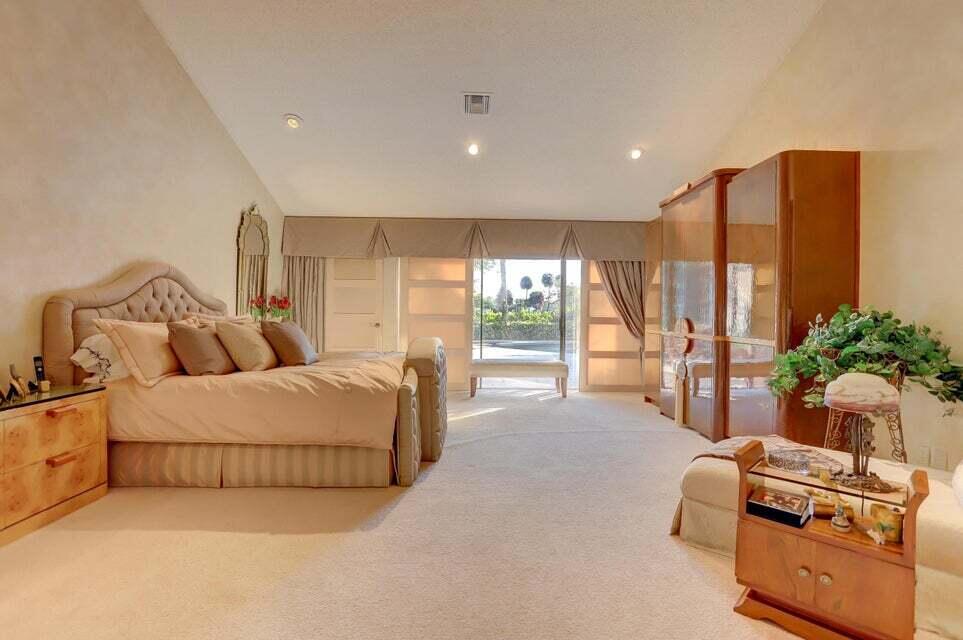 7536 Rexford Road Boca Raton, FL 33434 - Photo 9 of 39 primary