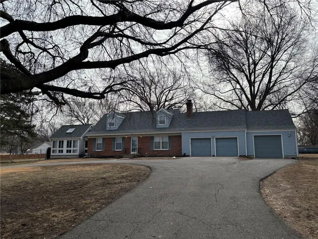 $525,000 | 10201 West 88th Street, Overland Park, KS 66212