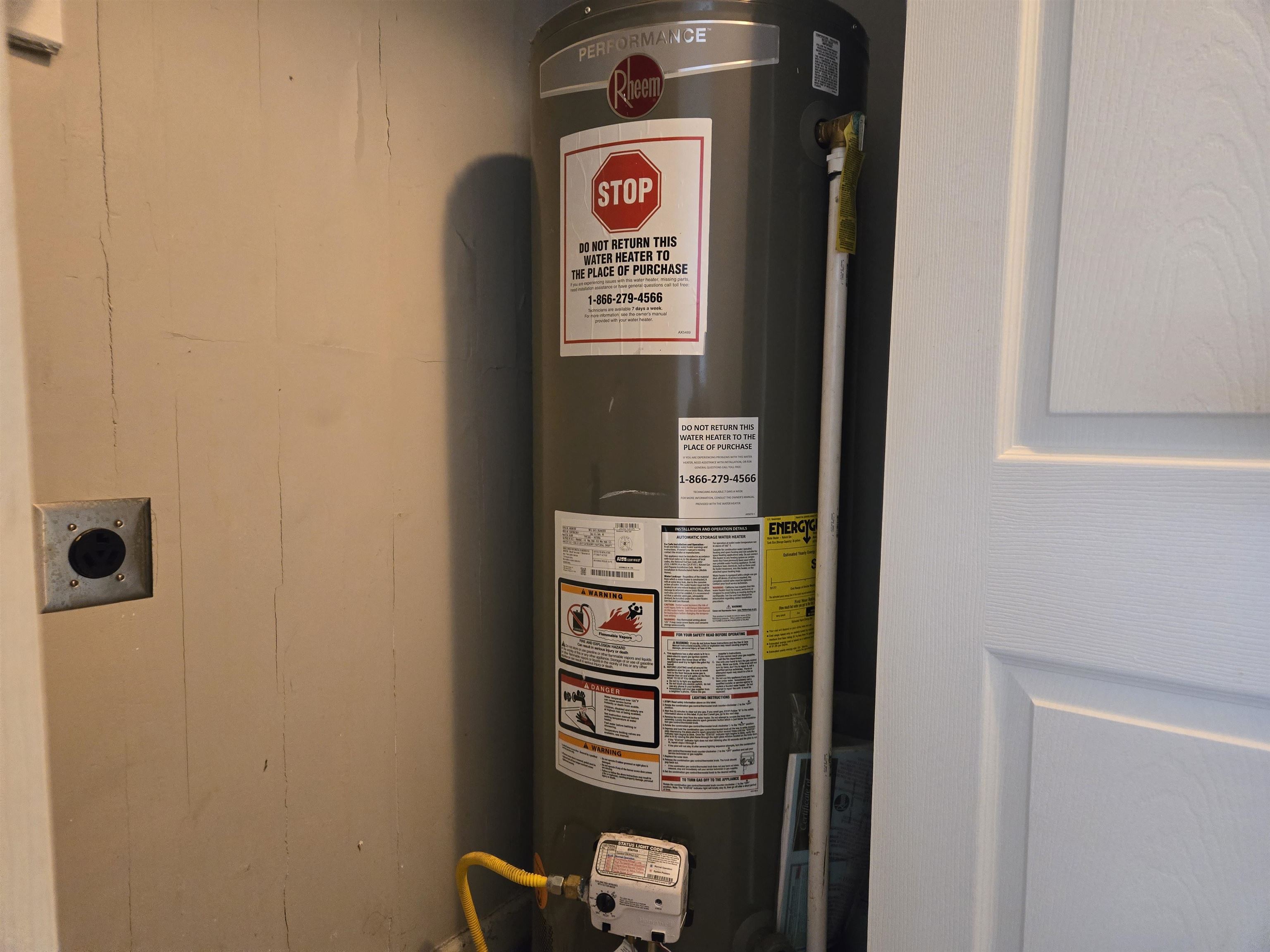 3053 Carrington Road Memphis, TN 38111 - Photo 17 of 17 Utility room with water heater