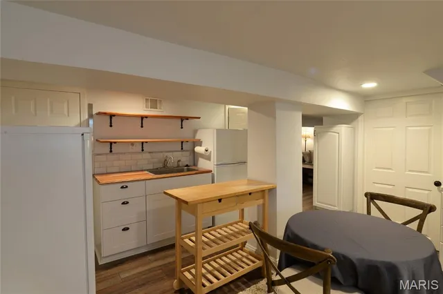 $2,800 | 5222 Nottingham Avenue, St. Louis, MO 63109