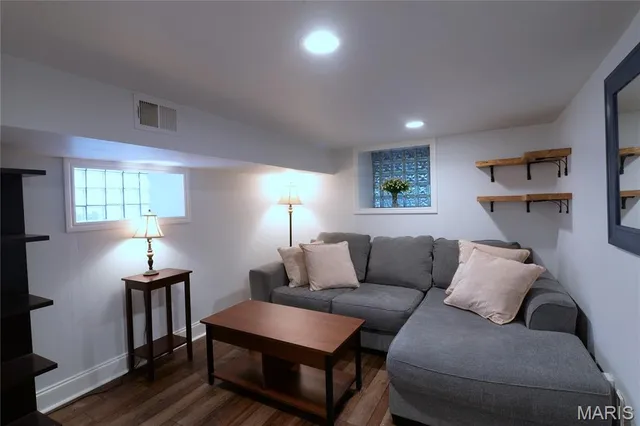 $2,800 | 5222 Nottingham Avenue, St. Louis, MO 63109