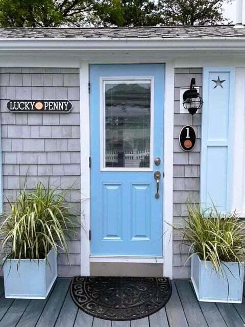 292 Route 28, Unit 1 Harwich, MA 02646 - Photo 7 of 29 a potted plant in front of a door