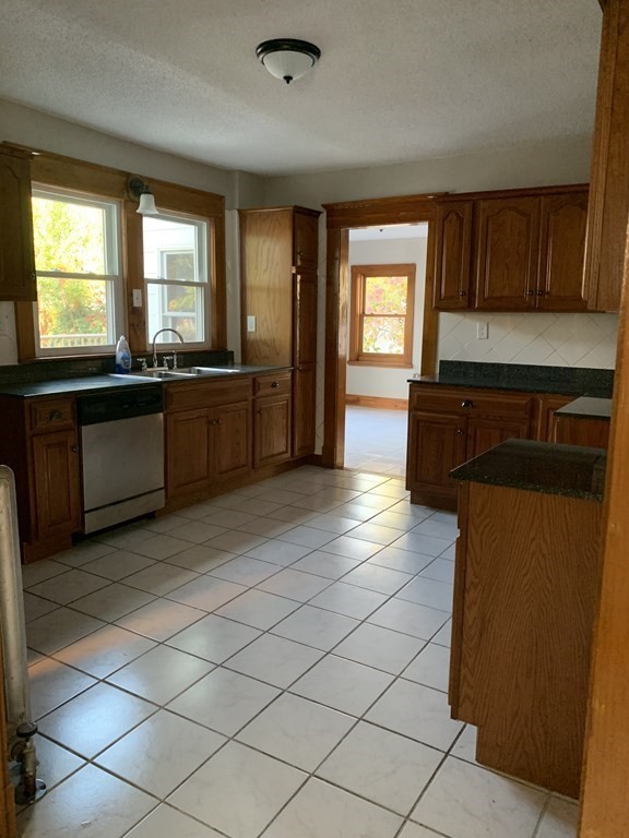 60 Burton Street Springfield, MA 01108 - Photo 12 of 33 Gallery Image 12