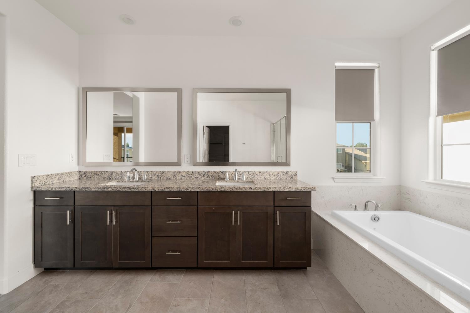 998 Fullerton Ranch Road Lincoln, CA 95648 - Photo 24 of 44 Primary bathroom