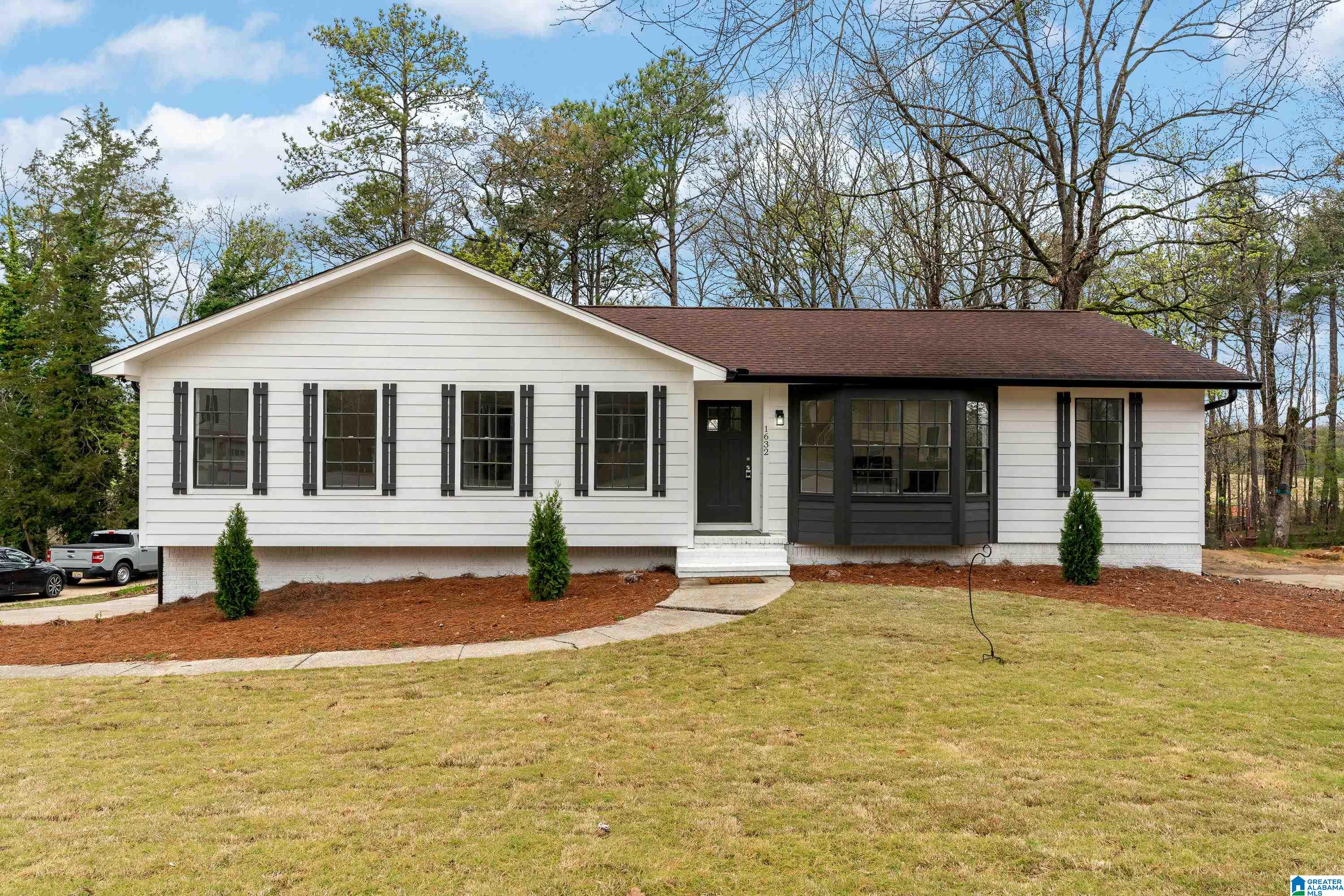 1632 Caribbean Circle Alabaster, AL 35007 - Photo 4 of 59