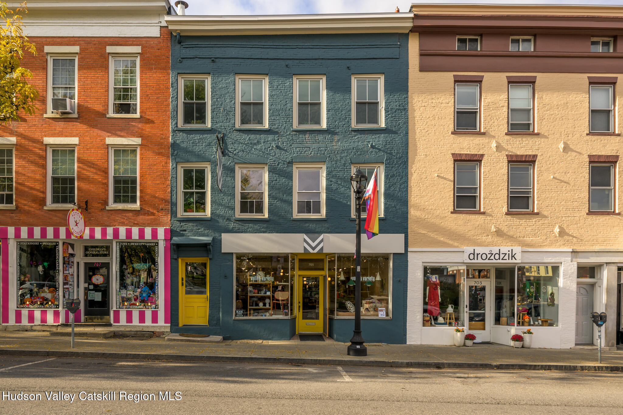 705 Warren Street Hudson, NY 12534 - Photo 39 of 40 a front view of an apartment building