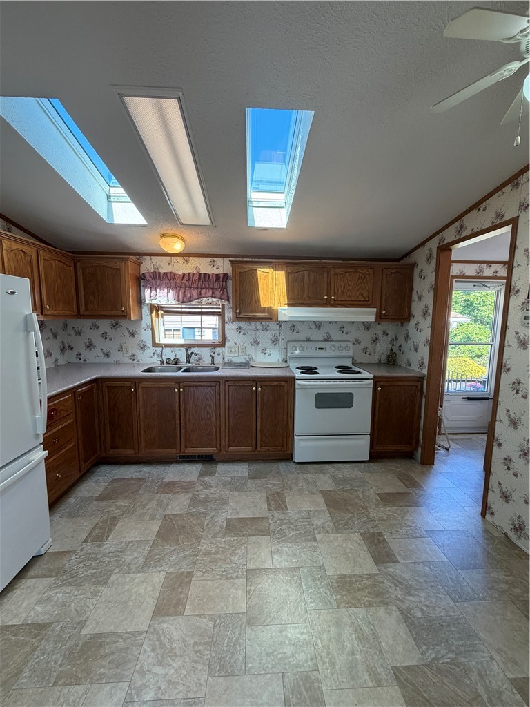 27 Woodward Road, Unit 57 Lincoln, RI 02865 - Photo 8 of 46