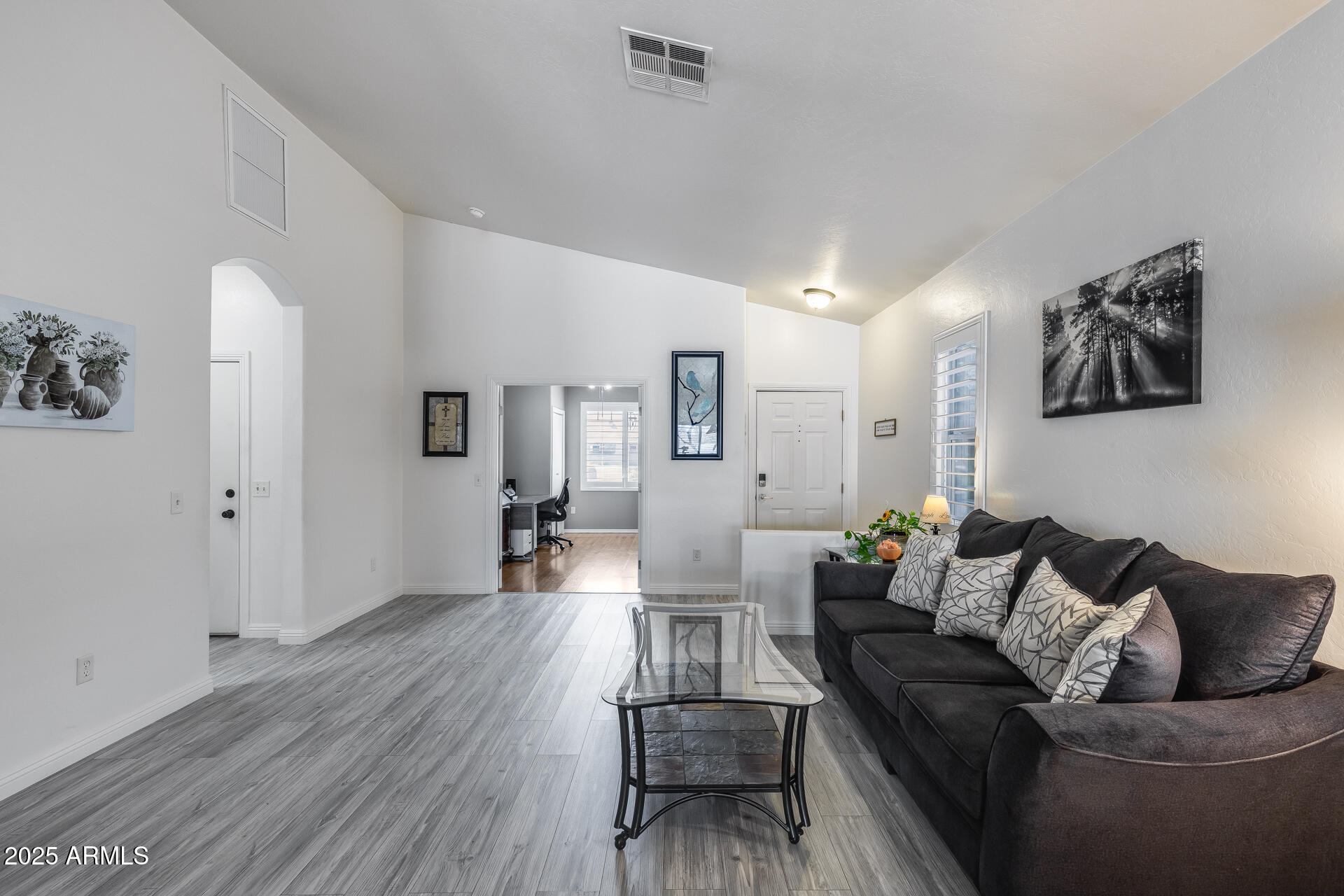 2714 East Del Rio Street Gilbert, AZ 85295 - Photo 4 of 30 Formal Living Area