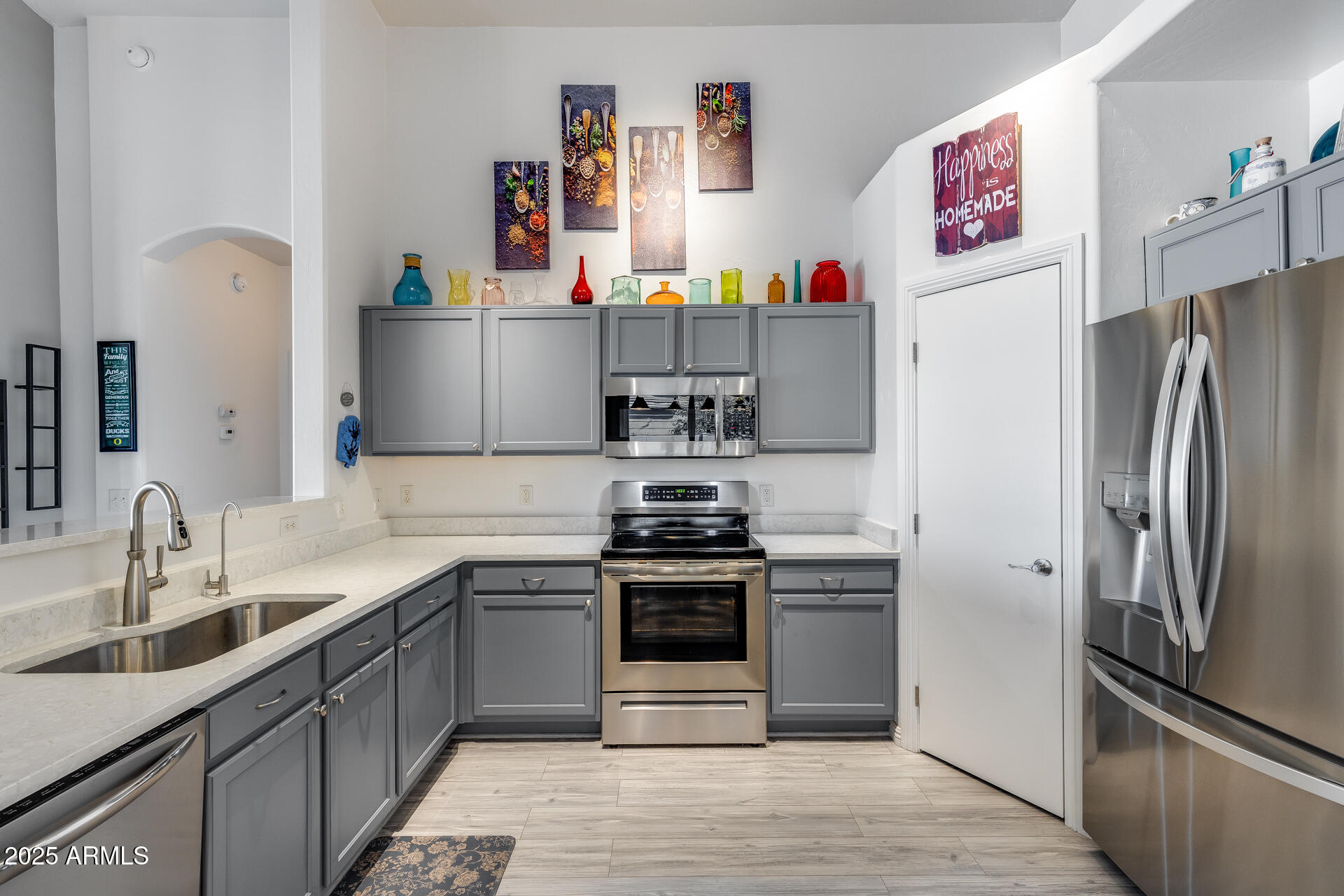 2714 East Del Rio Street Gilbert, AZ 85295 - Photo 9 of 30 Kitchen