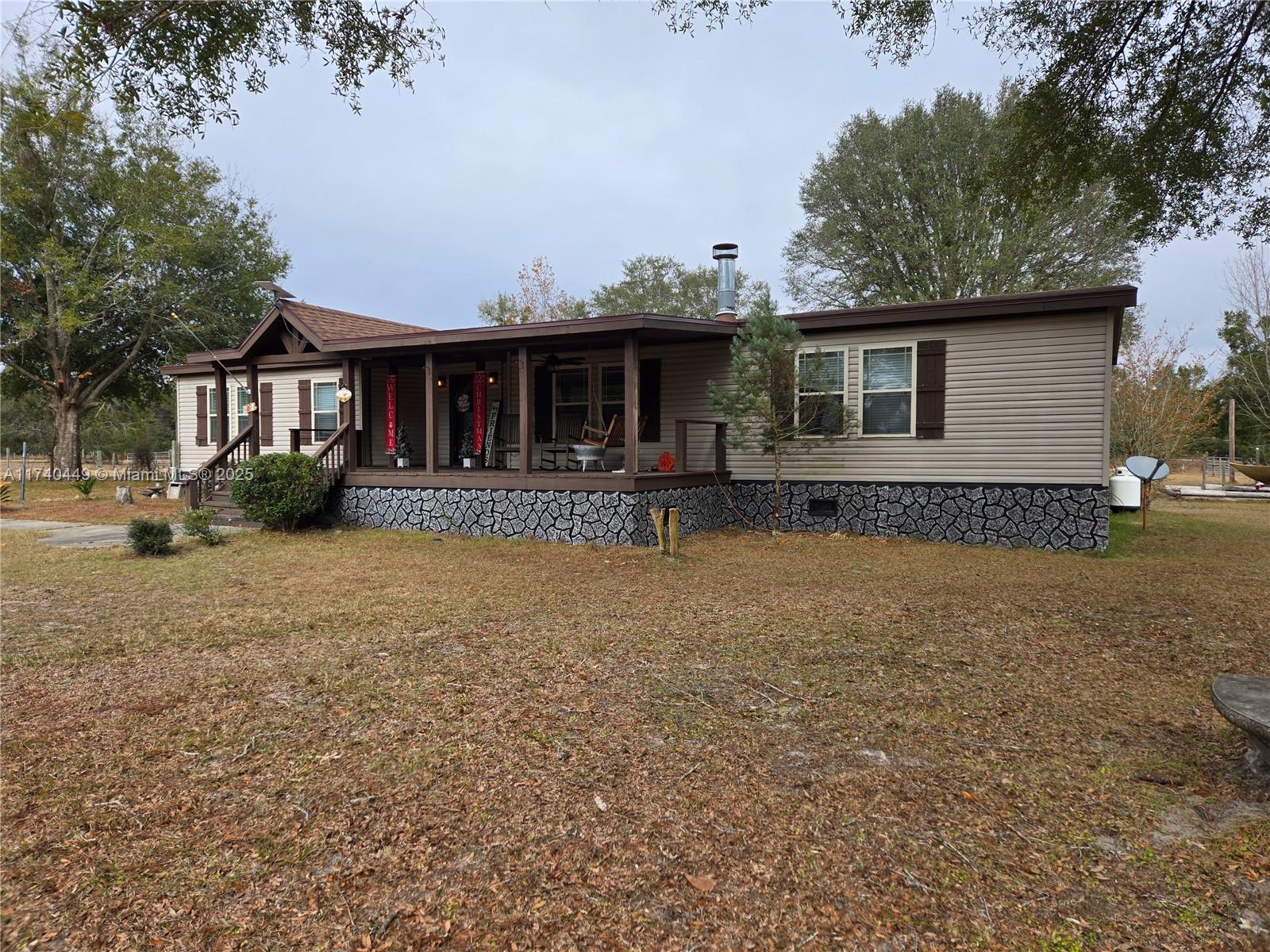 195 Southwest Turkey Glen Fort White, FL 32038 - Photo 1 of 25 a front view of a house with garden