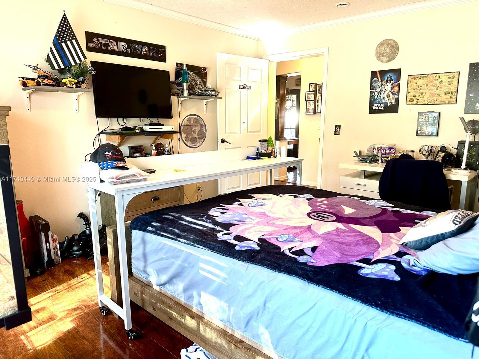 195 Southwest Turkey Glen Fort White, FL 32038 - Photo 12 of 25 a bedroom with a bed and a flat screen tv