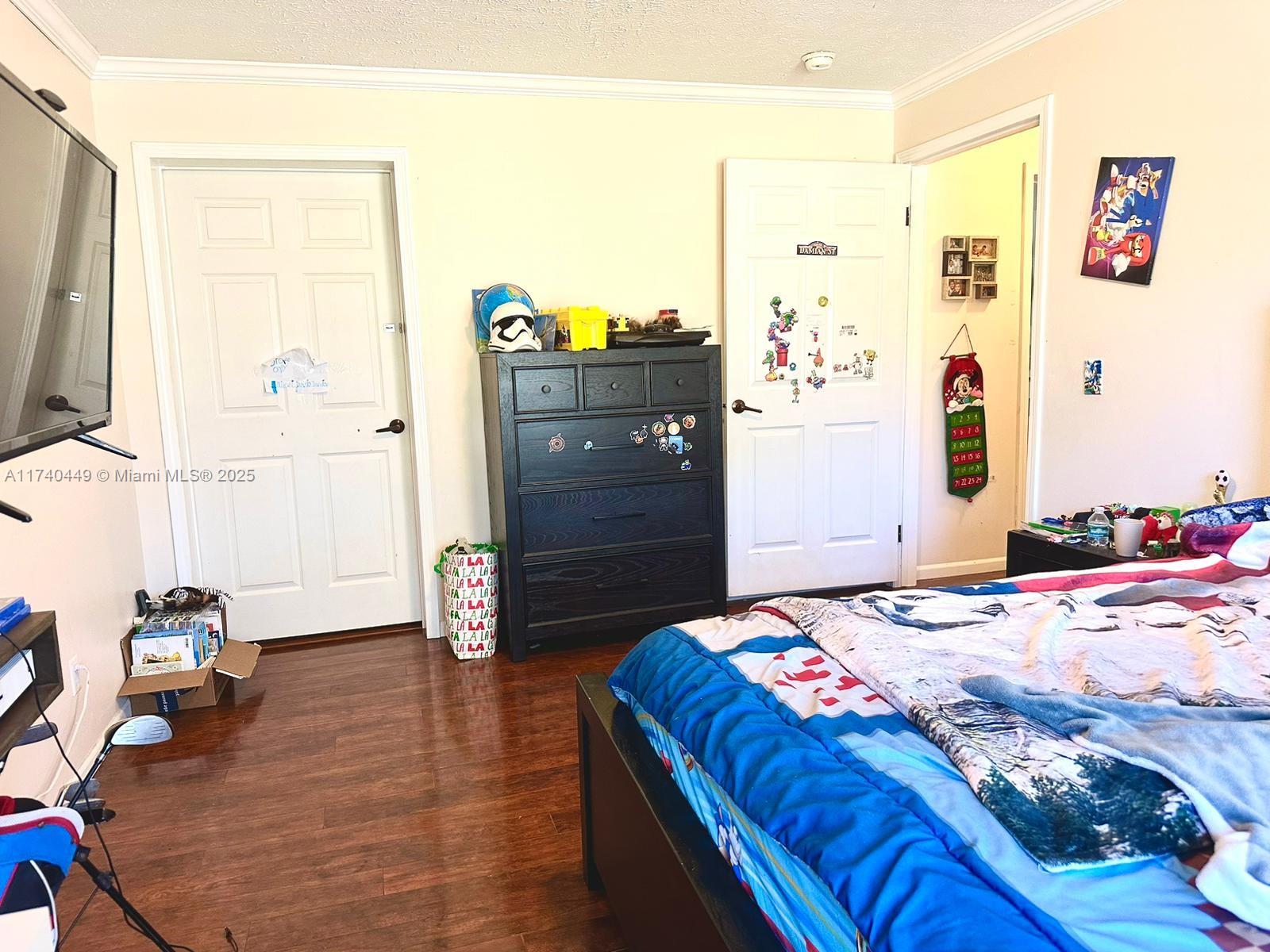 195 Southwest Turkey Glen Fort White, FL 32038 - Photo 15 of 25 a bedroom with a bed and a dresser