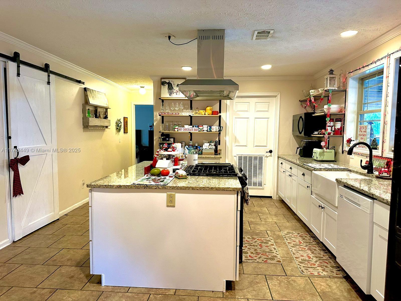 195 Southwest Turkey Glen Fort White, FL 32038 - Photo 19 of 25 a kitchen with stainless steel appliances granite countertop a sink stove and refrigerator