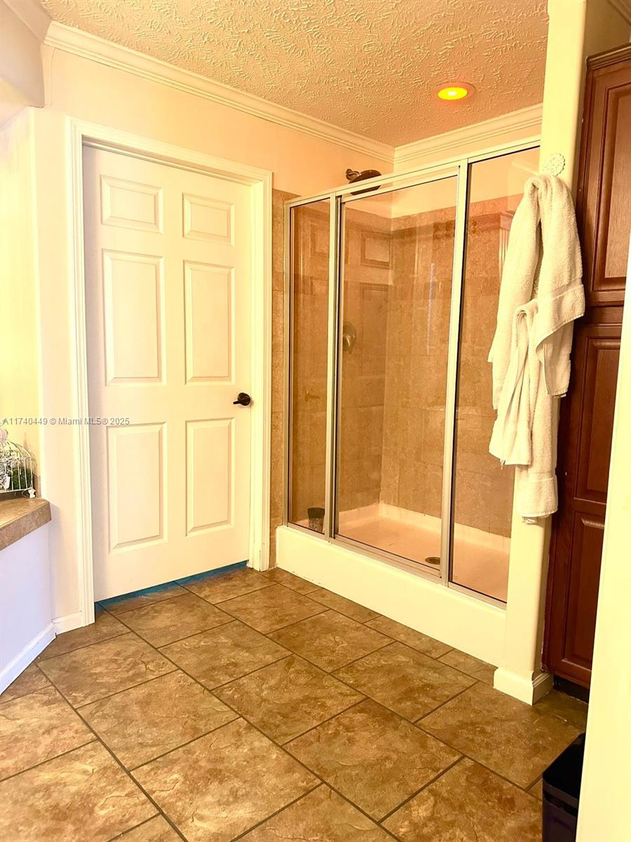 195 Southwest Turkey Glen Fort White, FL 32038 - Photo 21 of 25 a view of a bathroom with a shower