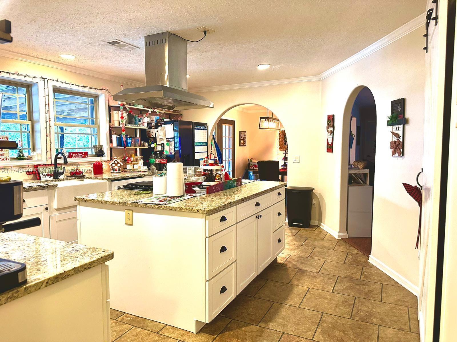 195 Southwest Turkey Glen Fort White, FL 32038 - Photo 24 of 25 a kitchen with counter top space and appliances