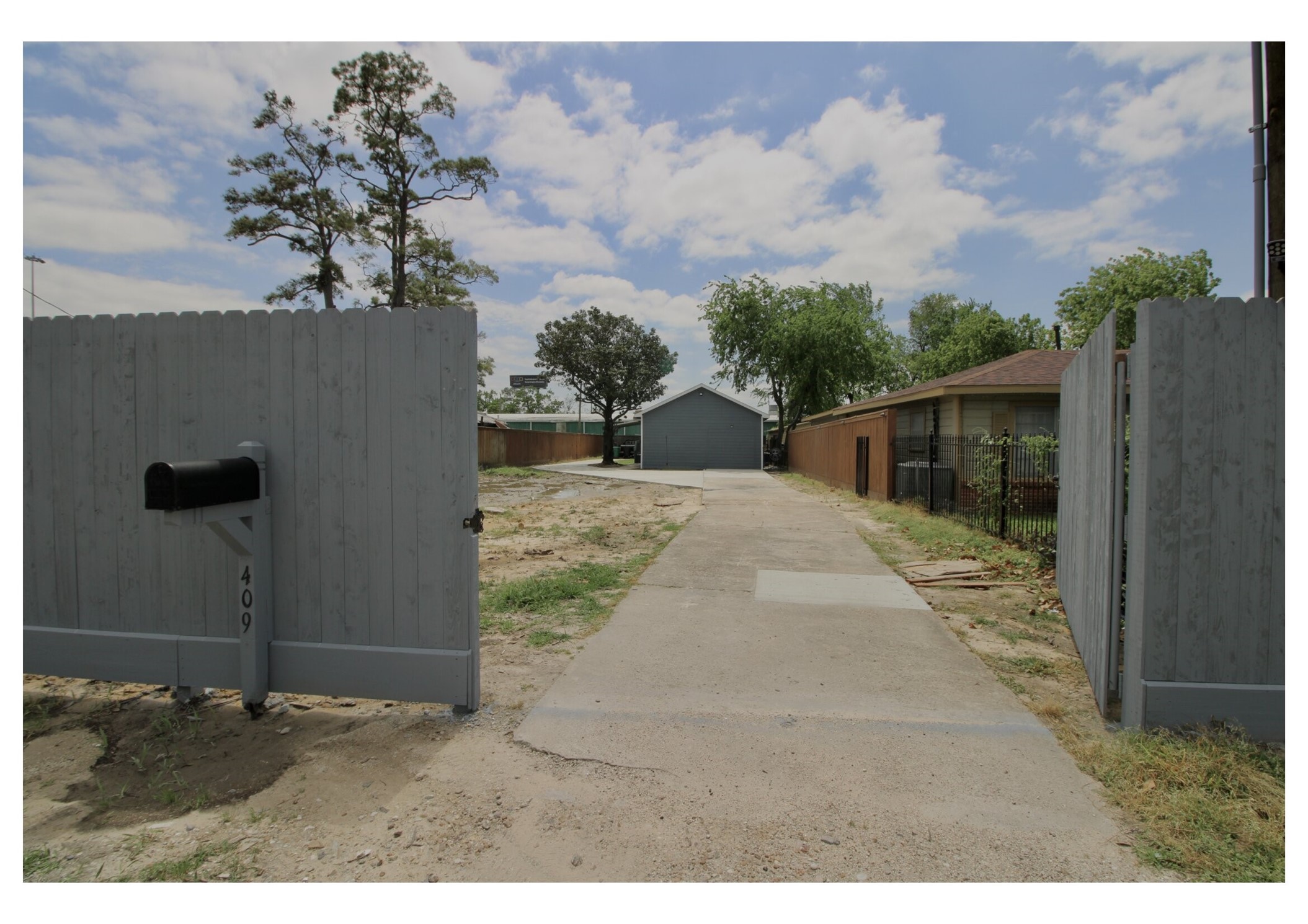 409 Robert Lee Road Houston, TX 77009 - Photo 27 of 32 Front view of the entrance to the gate.