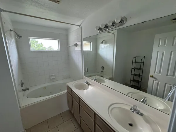 $275,000 | 17055 Kilwinning Drive, Houston, TX 77084