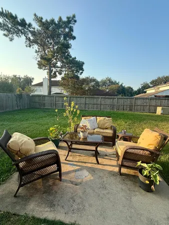 $275,000 | 17055 Kilwinning Drive, Houston, TX 77084