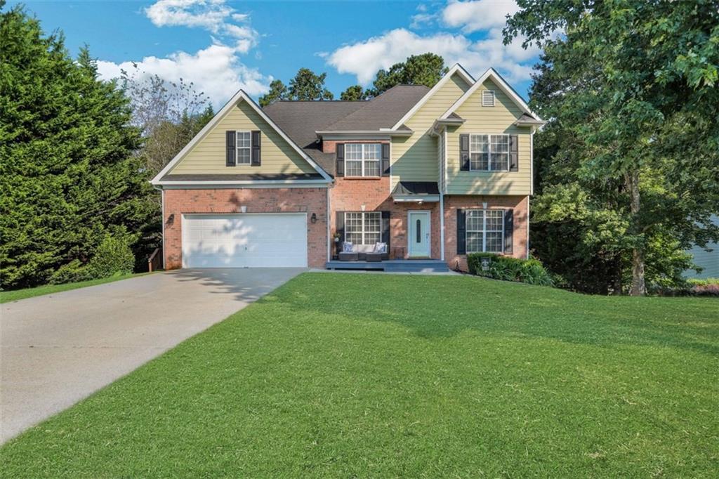 BEAUTIFUL HOME WITH LOADS OF CURB APPEAL!