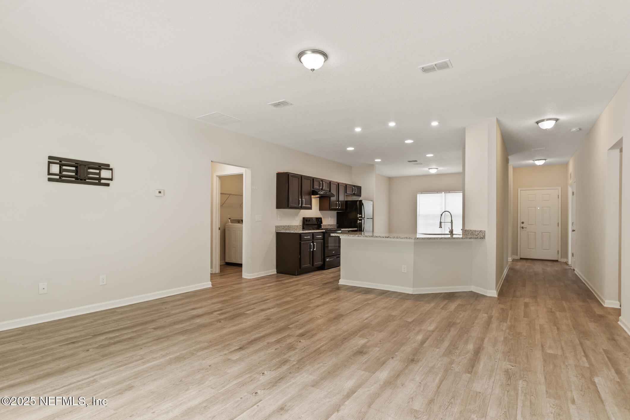 8882 Hogan Road Jacksonville, FL 32216 - Photo 17 of 42 Living Room