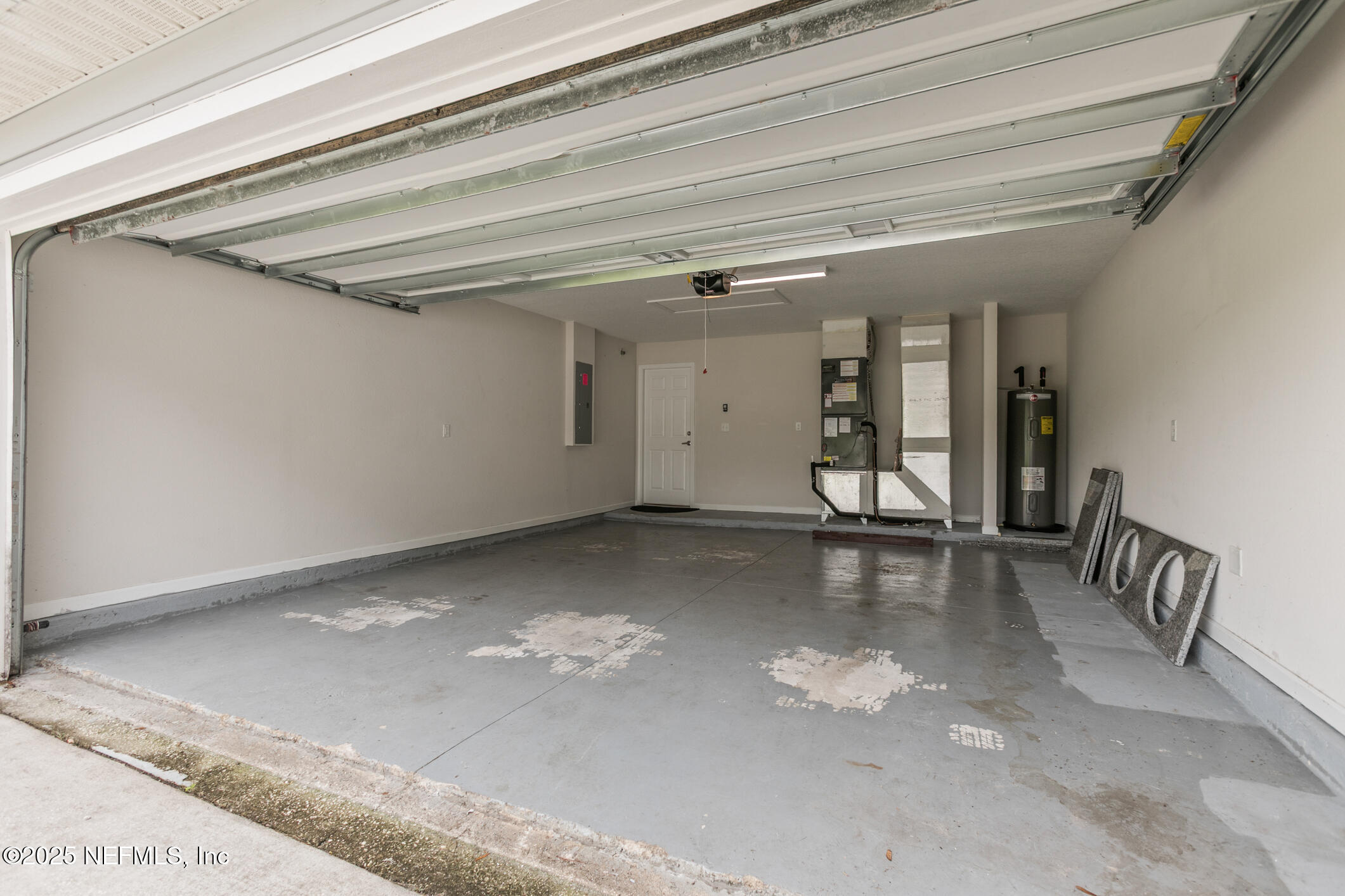 8882 Hogan Road Jacksonville, FL 32216 - Photo 35 of 42 Garage