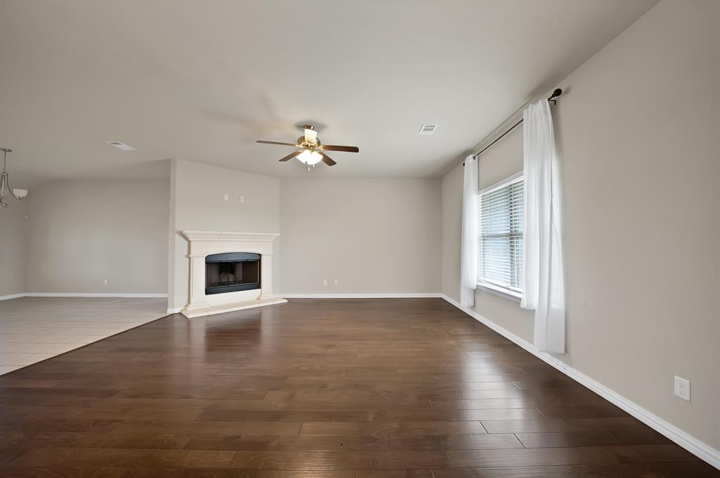 115 Springwood Ranch Loop Springtown, TX 76082 - Photo 5 of 25