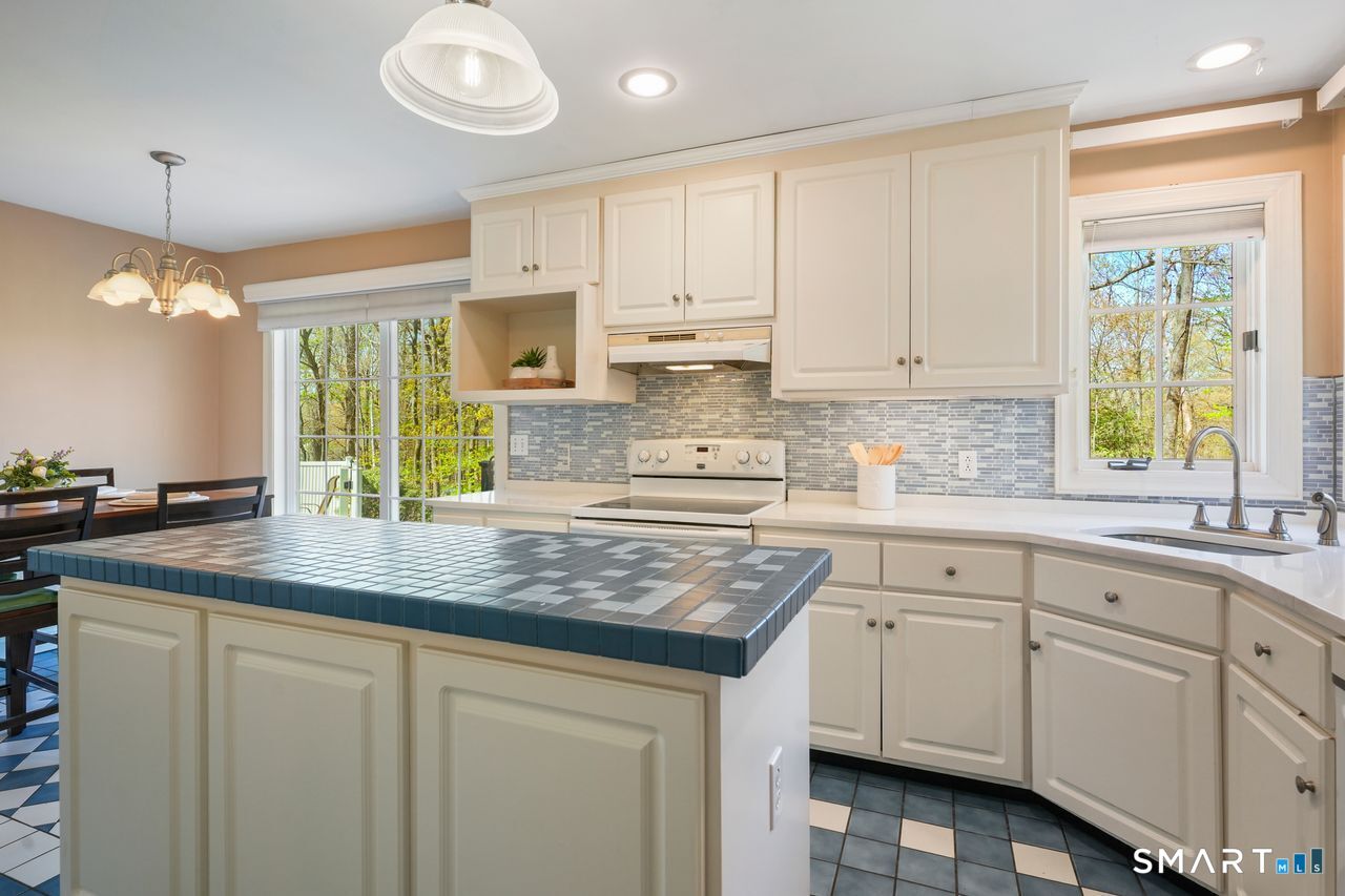 23 Rockridge Terrace Prospect, CT 06712 - Photo 18 of 38