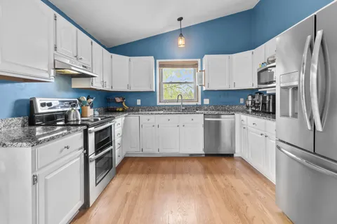 $420,000 | 408 Dunford Drive, Burlington, WI 53105