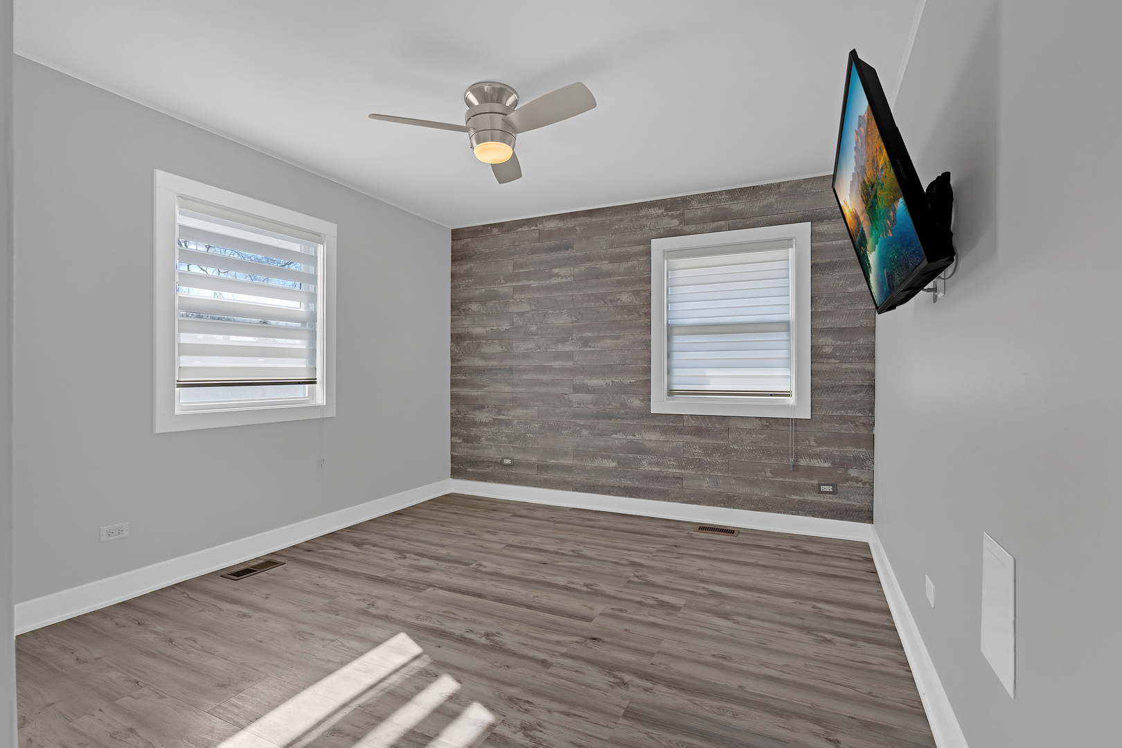 2417 Sand Lake Road Lindenhurst, IL 60046 - Photo 11 of 33