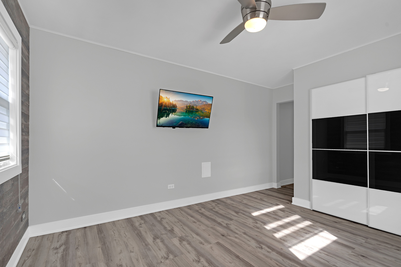 2417 Sand Lake Road Lindenhurst, IL 60046 - Photo 12 of 33