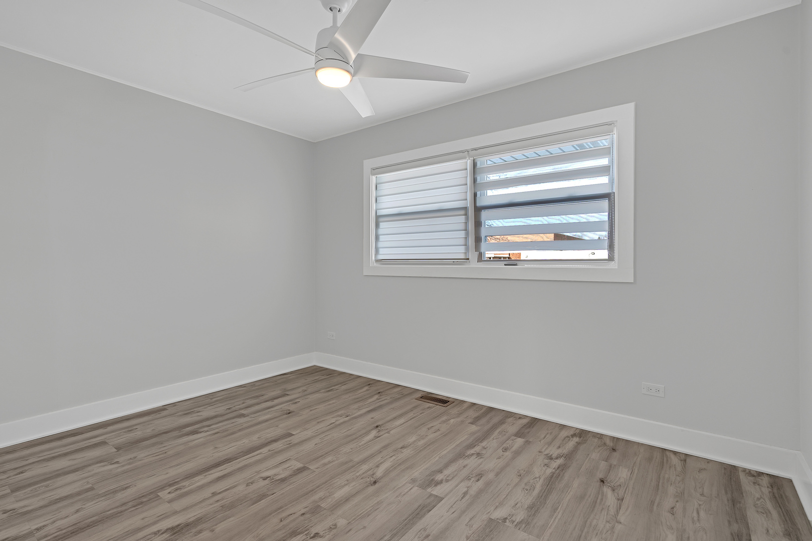 2417 Sand Lake Road Lindenhurst, IL 60046 - Photo 14 of 33