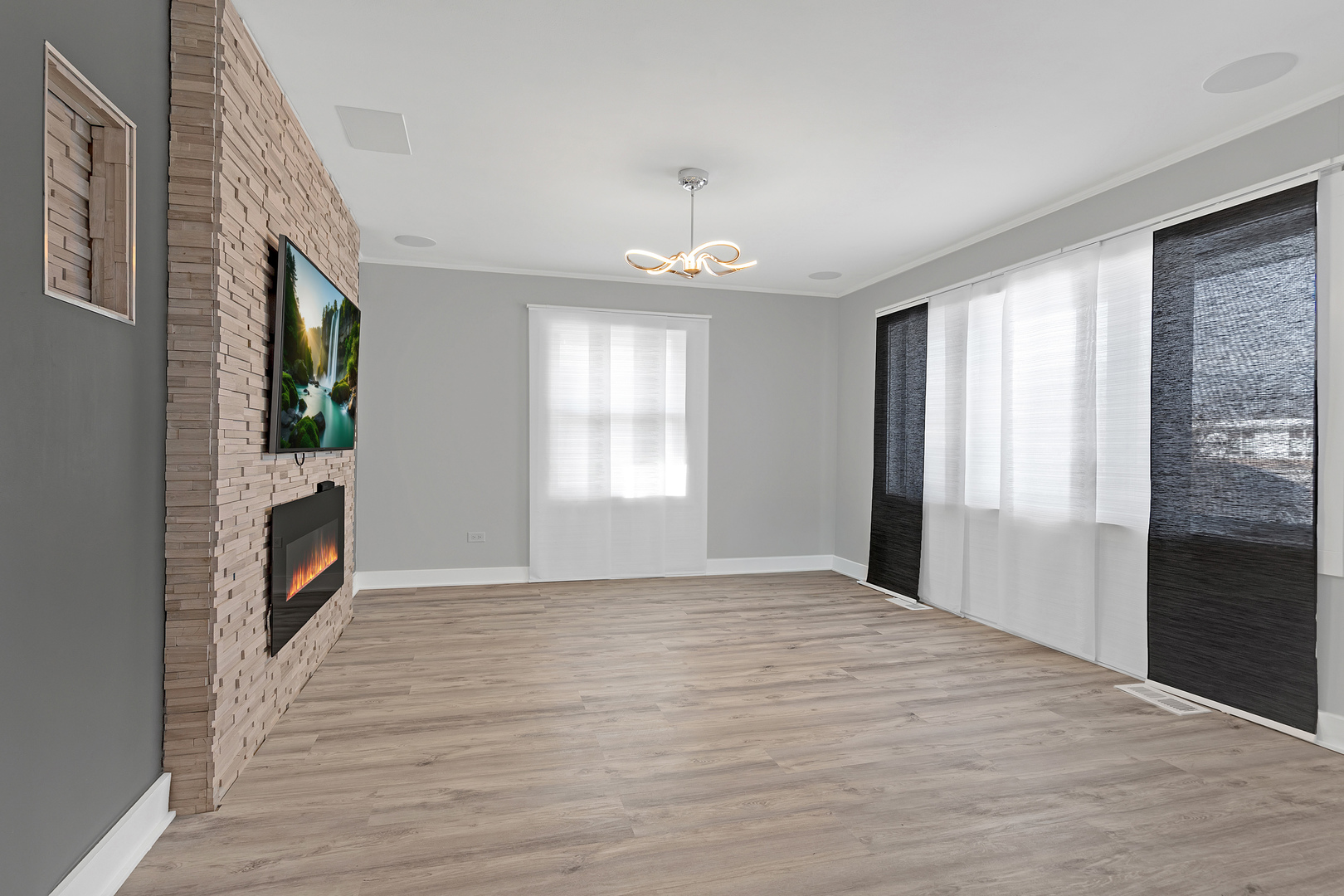 2417 Sand Lake Road Lindenhurst, IL 60046 - Photo 4 of 33