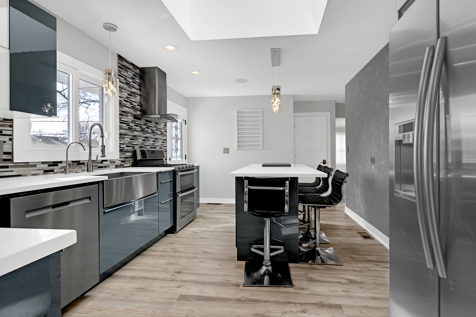 2417 Sand Lake Road Lindenhurst, IL 60046 - Photo 7 of 33