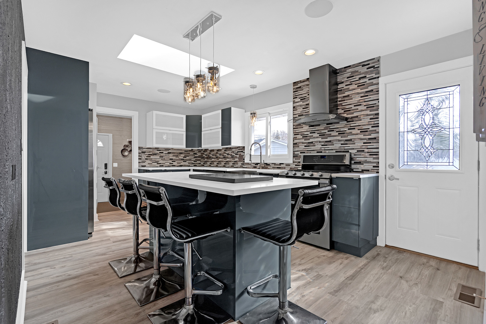 2417 Sand Lake Road Lindenhurst, IL 60046 - Photo 8 of 33