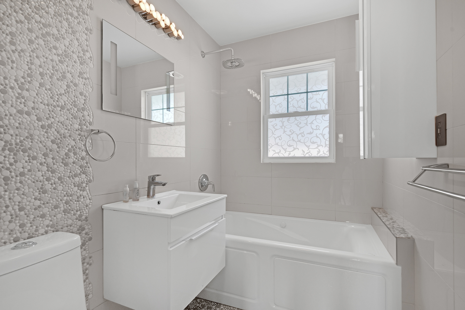 2417 Sand Lake Road Lindenhurst, IL 60046 - Photo 9 of 33