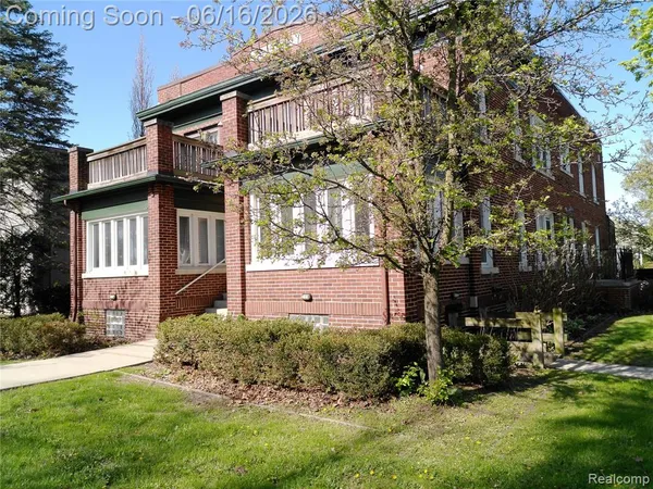 $2,200 | 2041 North Main Street, Unit 3, Royal Oak, MI 48073