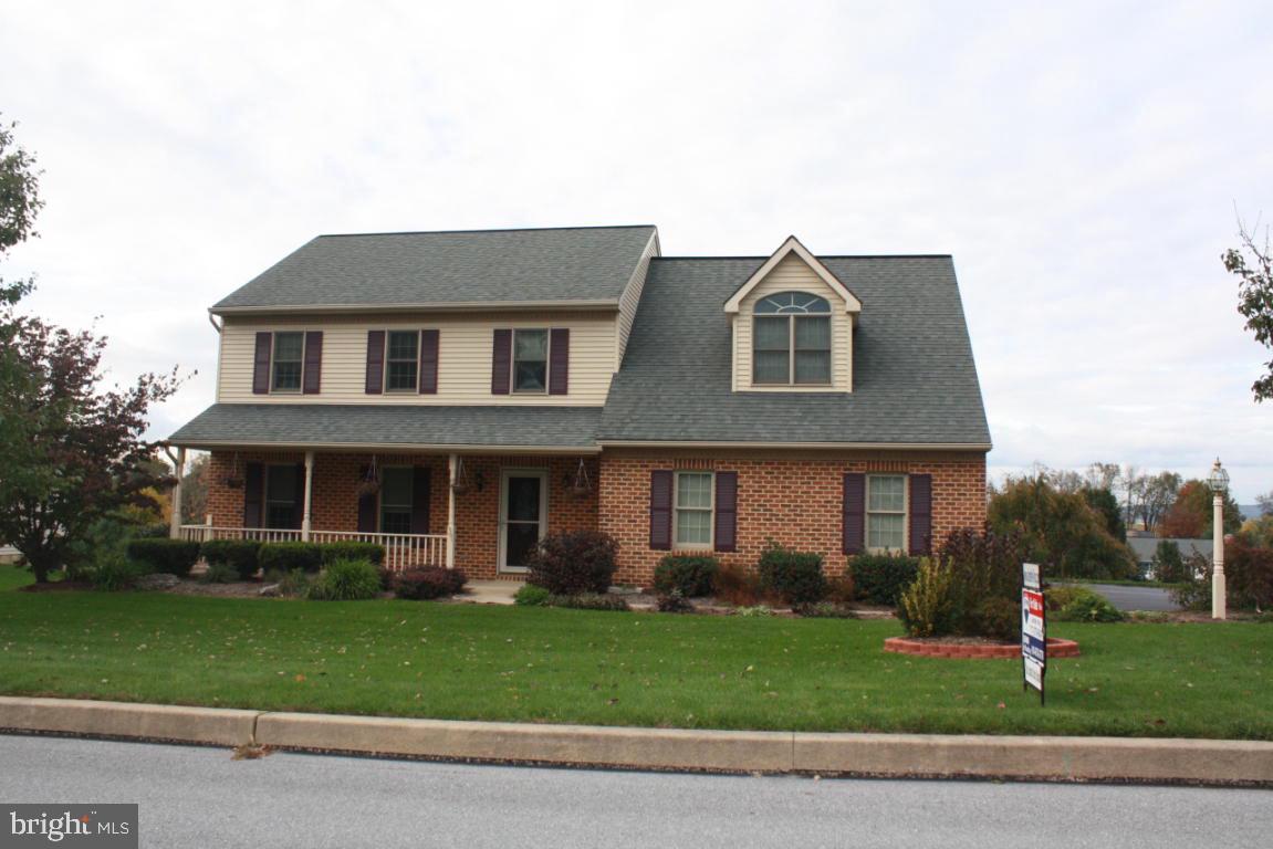 31 Diane Avenue Lititz, PA 17543 - Photo 3 of 28