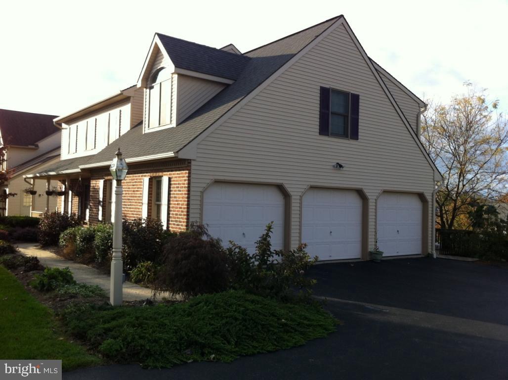 31 Diane Avenue Lititz, PA 17543 - Photo 4 of 28
