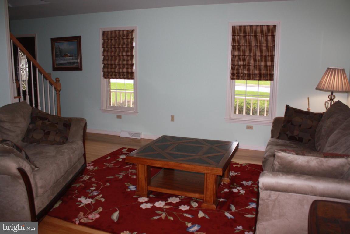 31 Diane Avenue Lititz, PA 17543 - Photo 9 of 28