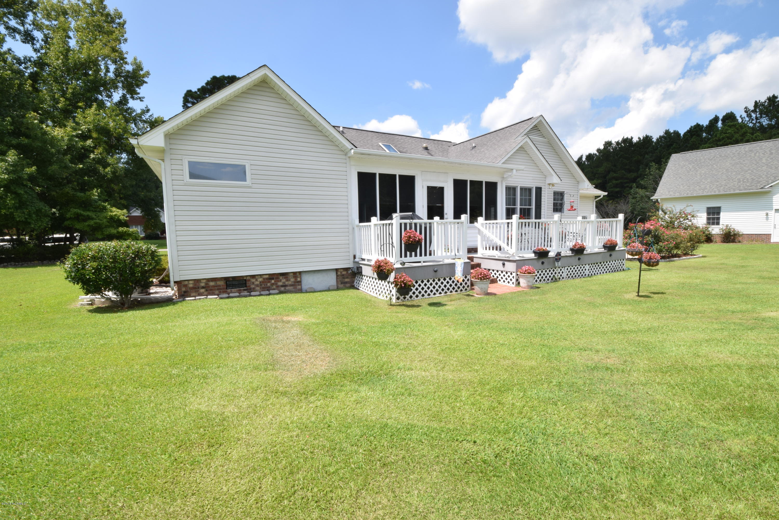 201 Dobbs Spaight Road New Bern, NC 28562 - Photo 2 of 42 25