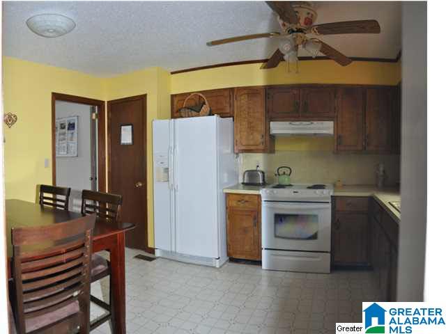 909 Colonial Drive Alabaster, AL 35007 - Photo 2 of 25