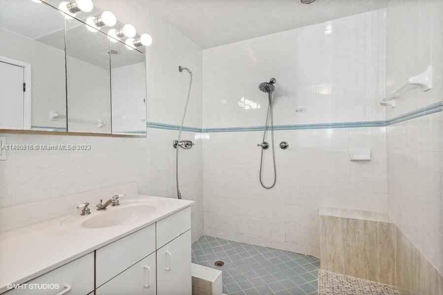 Tamiami Miami, FL 33175 - Photo 12 of 21 SHOWER